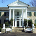 Elvis' mansion in Memphis, Tennessee — Graceland