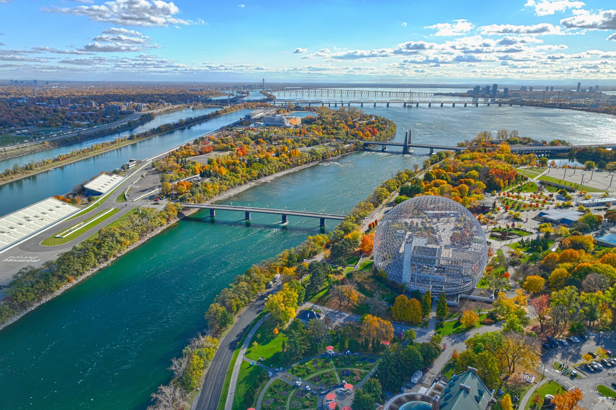 What Are the Top Five Things to See in Montreal? Explore the City with Gray Line